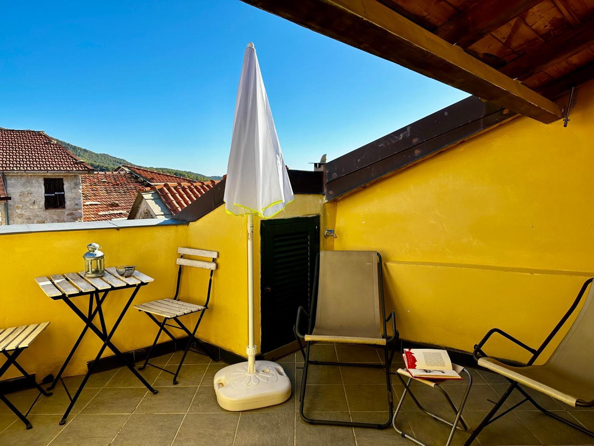 Appartement Borgata Castello à Chiusanico Extérieur photo